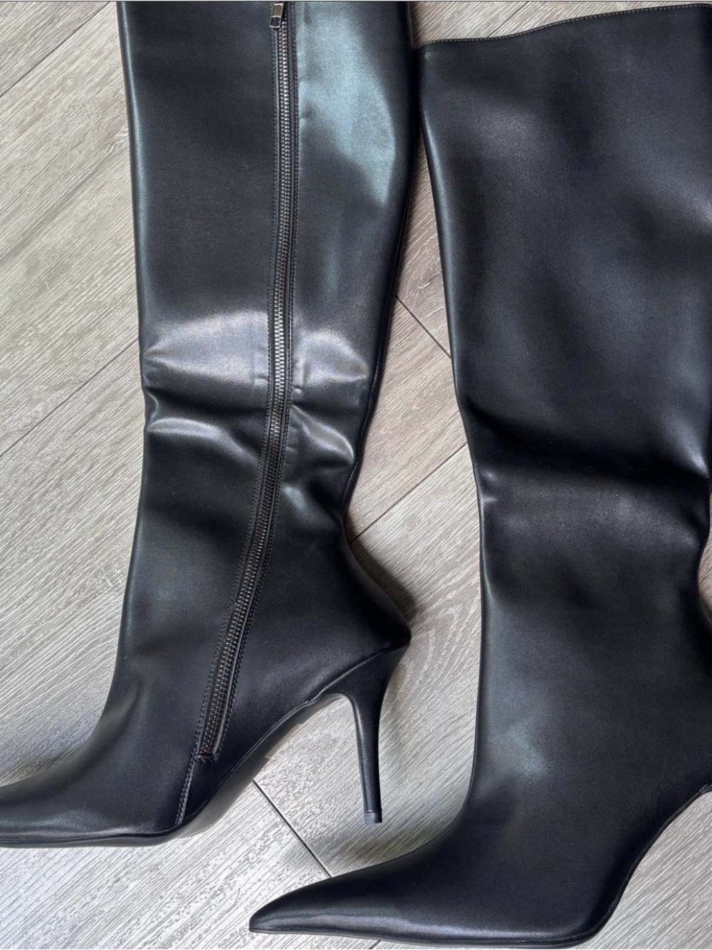 Women's Black Knee-High Pointed-Toe Stiletto Boots - Picture 2 of 4